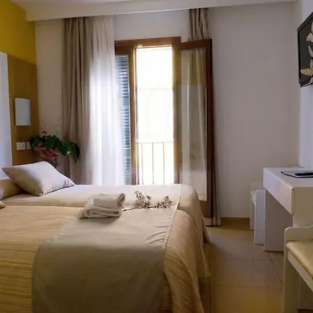 Sagitario Ciutadella Hostel *